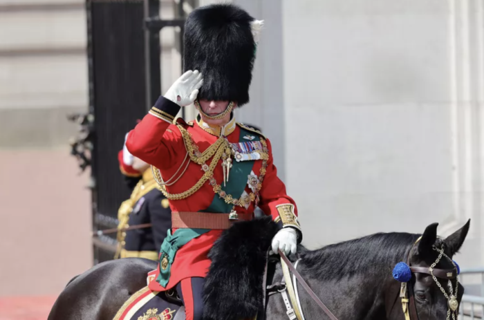 查尔斯周六迎首个皇家生日阅兵！与女王有6大不同，人们却担心……