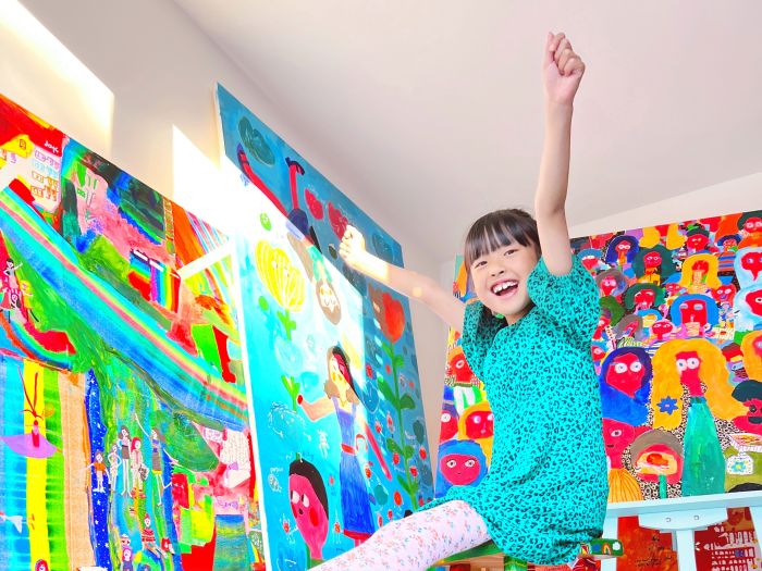 5岁华人女孩在英办个人画展！半佛系妈妈这样培养普娃的“绘画超能力”