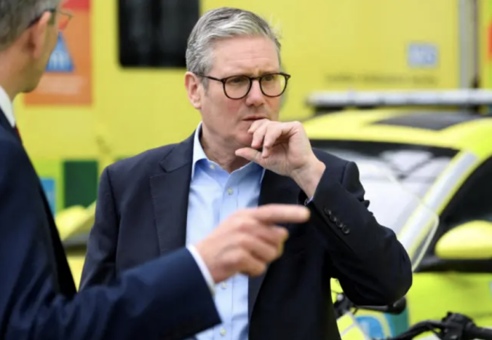 英国首相斯塔默宣布将废除NHS England