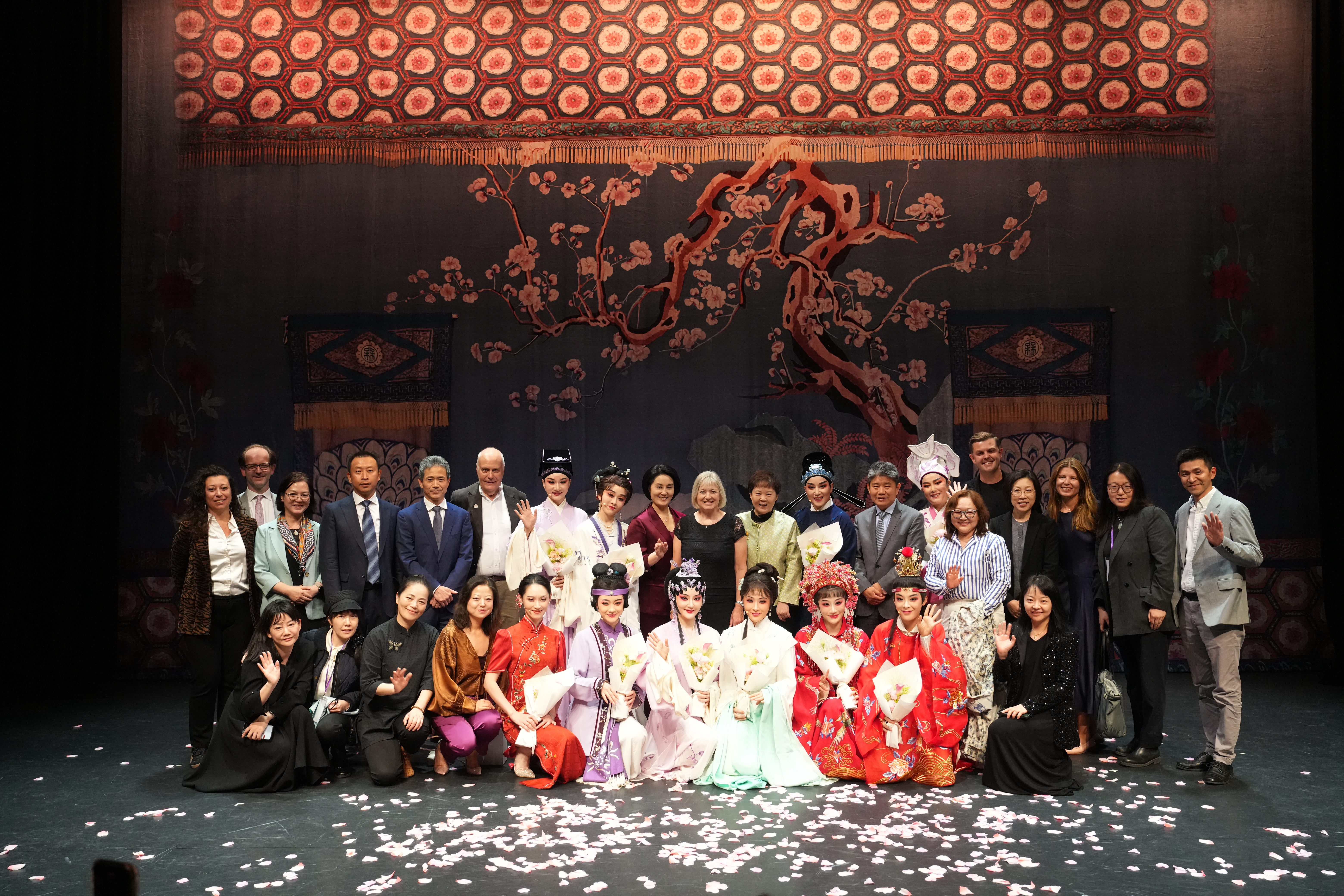 英国演出合影.jpeg