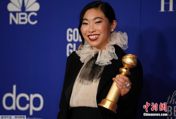 第77届金球奖揭晓 亚裔演员首获喜剧类最佳女主角