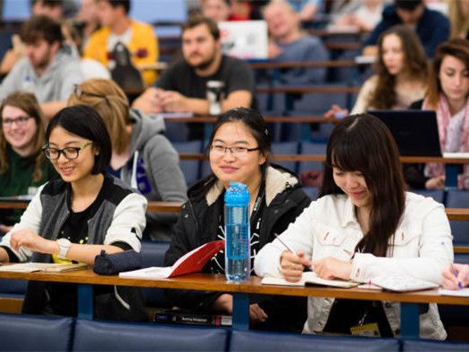 中国学生申请英大学人数首超欧盟！大学入学难，英媒甩锅留学生？