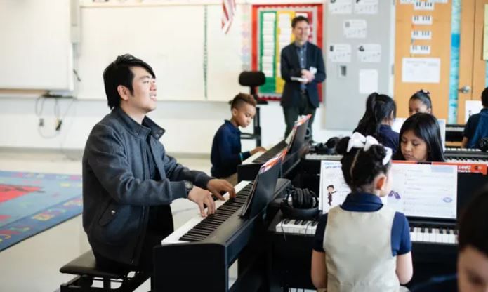 郎朗向英国公校捐数百架钢琴，竟是这个原因！艺术教育贫富差距有多大？