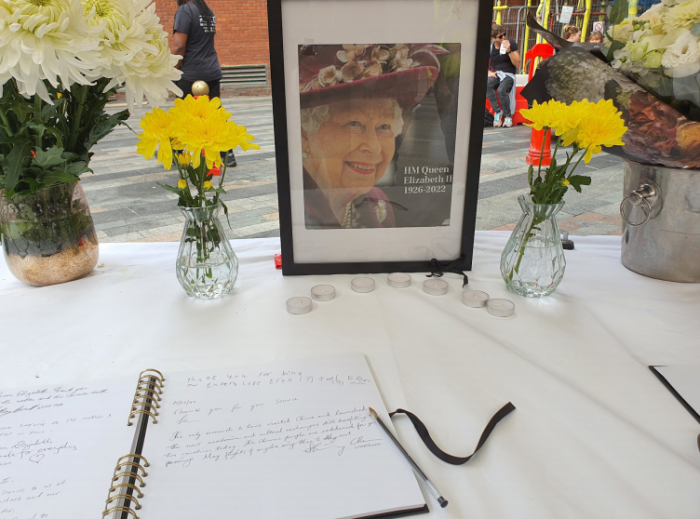伦敦华埠悼念英国女王逝世