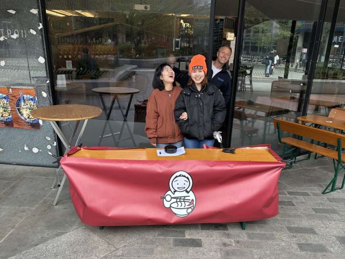 重庆妹子在伦敦酒吧卖起了小面！创业心得：做餐饮不是“躺赚”