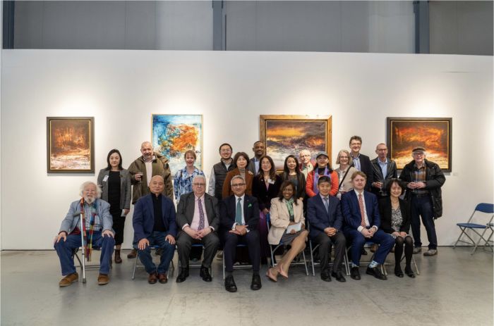"梦幻⾊彩" 油画展在英国皇家摩尓艺术馆东画廊隆重开幕