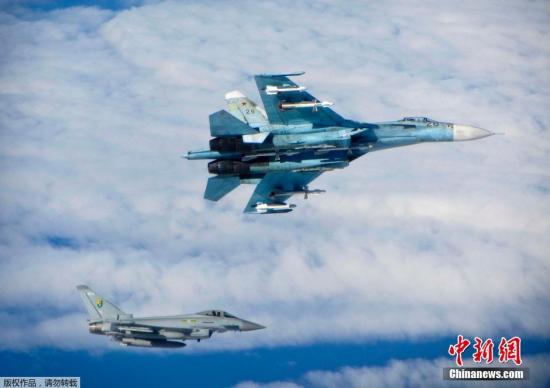 资料图:英国空军“台风”式战斗机在波罗的海附近国际空域拦截俄罗斯战斗机。 点击进入下一页